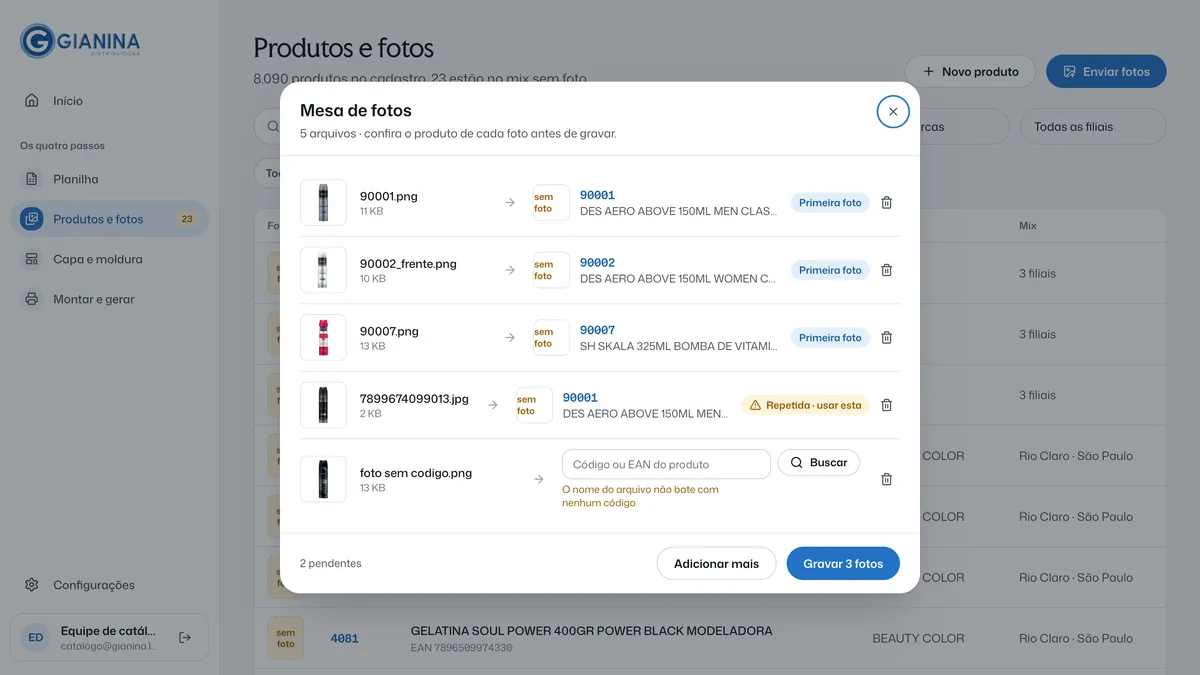 A Mesa de fotos aberta sobre a lista, com cinco arquivos: três já ligados ao produto pelo código, e dois com o aviso de que o nome do arquivo não bate com nenhum código